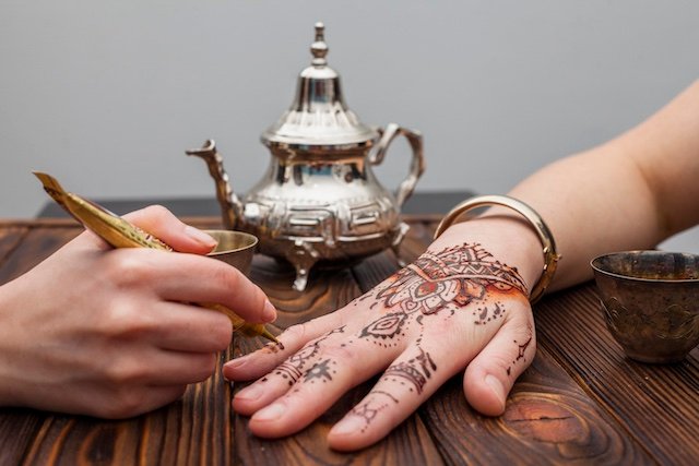 Natural Henna Application